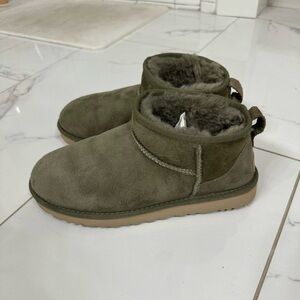 Burnt olive UGG classic ultra mini, EUC